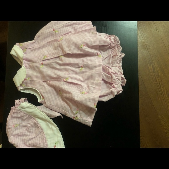 Baby dress and matching bloomers - Picture 1 of 3